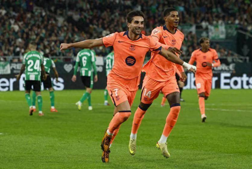 3-5，甩开皇马！1人帽子戏法！卫冕冠军6连胜稳居西甲榜首