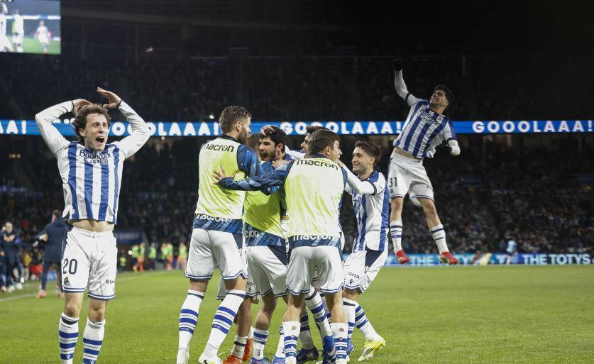 皇马暗自偷笑!巴萨3球被吹,西甲冠军11连胜告终